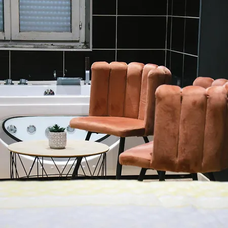 Capstay Point Ch1 - Balneo - Netflix Apartment